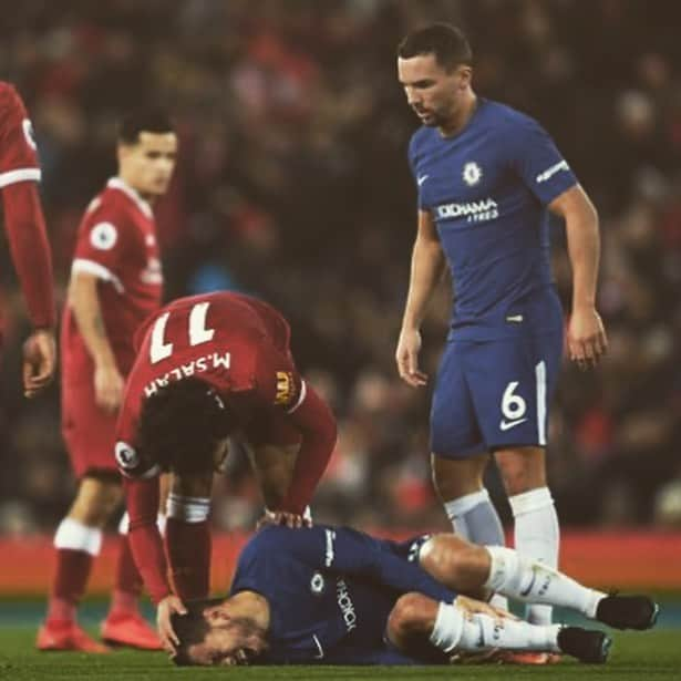 ダニー・ドリンクウォーターさんのインスタグラム写真 - (ダニー・ドリンクウォーターInstagram)「My time at @chelseafc has come to an end… actually feels really strange writing this. Me, the club and fans are hugely disappointed with the outcome there is no doubt about that. Injuries, how I have been treated, mistakes I have made, issues of the pitch, lack of game time… the list of excuses could be endless but I would not and can not change what’s happened. I’m going to look at positives over the past 5 years, I have played with great players, coached by awesome managers, worked with some brilliant staff, met some fantastic people, lived in some beautiful places, travelled the world and won some more silverware. Footballs a fantastic sport but this for both parties was a business move gone wrong, it’s as black and white as that. To the @chelseafc fans I apologise for how this has turned out I would of loved for u to see me at my best in that shirt doing what I love. All the best x 💙」5月26日 23時29分 - dannydrinkwater