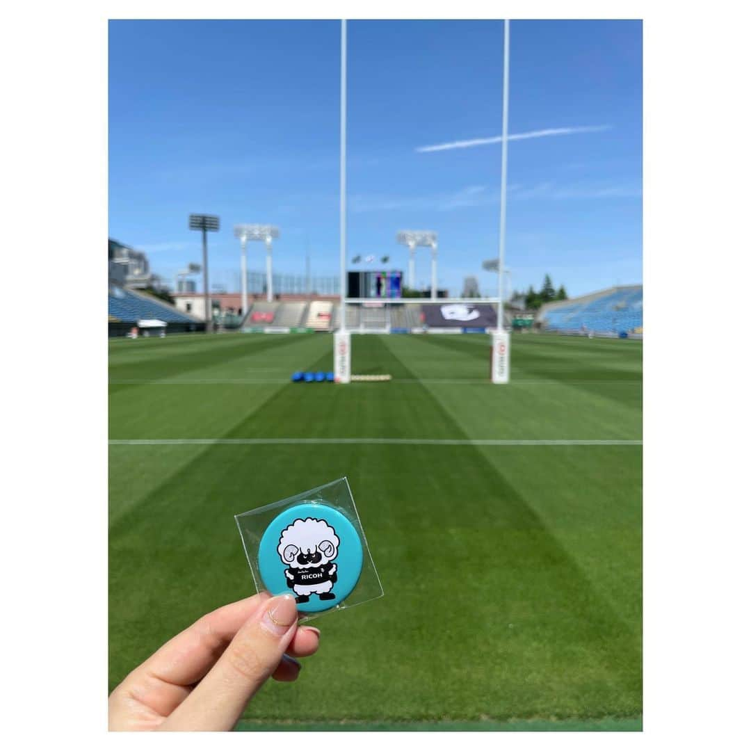 安蒜幸紀さんのインスタグラム写真 - (安蒜幸紀Instagram)「. 🏉GWの思い出 . もうGWから かなり時間は経っていますが... . ブラックラムズさんから 4/30のの試合にご招待頂き 遊びに行ってました🙌✨ . 実はラグビー観戦は初めて！ ブラックラムズのチームカラー ブラックで全身を固めて行ってきました🐏🖤 . サポーターの皆さんがとても優しくて 明らかに初心者であろう私に優しく声をかけて下さり とても楽しい時間を過ごせました☺️ . そして偶然同じ事務所の先輩 住田アナウンサーが 当日の実況をされていて会うことが出来ましたー🙌 . お時間ない中いろいろ案内して下さって 有難うございました✨ . 本当に楽しいGWの思い出となりました😌 ご招待頂き有難うございました🙇‍♀️ . #秩父宮ラグビー場#青山#東京#ブラックラムズ#ラグビー#試合#スポーツ観戦#GW」5月27日 11時34分 - ambirusaki