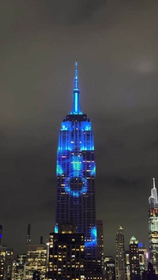 Empire State Buildingのインスタグラム：「This is the Empire State Building like you’ve never seen it before. @strangerthingstv @netflix」