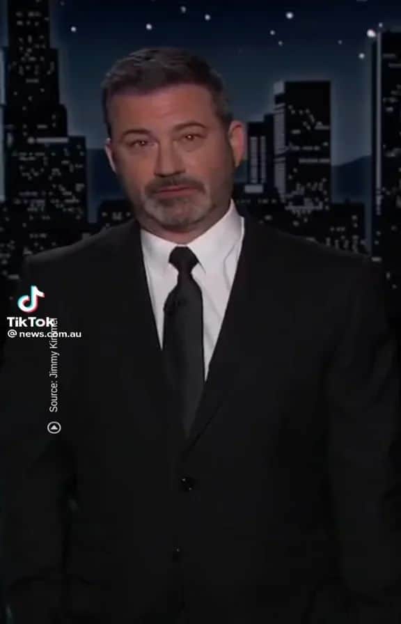 のインスタグラム：「I never get involved in political discourse on any of my public platforms. I do not intend to start to do so regularly but…this…I felt compelled…I felt driven to share. This was so powerfully moving and honest and real. So profoundly sound in thought, opinion and empathy. Jimmy spoke my heart. And the heart of millions of parents across our great nation who are becoming increasingly terrified to send our children to school. Who lie awake at night in sorrow for the lives of so many children lost. For so many parents and loved ones who now suffer the weight of grief. A grief they will be forced to carry with them the rest of their living days. As the child of parents who lost a child…I bore witness and continue to bear witness to that kind of grief and though my parents found a way to continue on, they are marked and changed and saddled with a quiet sorrow that will never go away. I know they both would wish to spare any and every parent of a child this kind of pain. I believe…and perhaps it is just a naive and idealistic belief…but I believe we are ALL in this together. Right and Left. Middle and off center. It does not matter. It should not matter. These are OUR children. We must do what we can to keep them safe. To keep each other safe. Reform is not a four letter word. It is not the end of a citizens right to bear arms. It is REFORM. It is COMPROMISE. It is GRACE. If we can not get on the same side just this once on behalf of the innocent and the voiceless we are not the great nation I believe us to be. We are a tragedy.   Repost @jimmykimmellive via news.com.au」