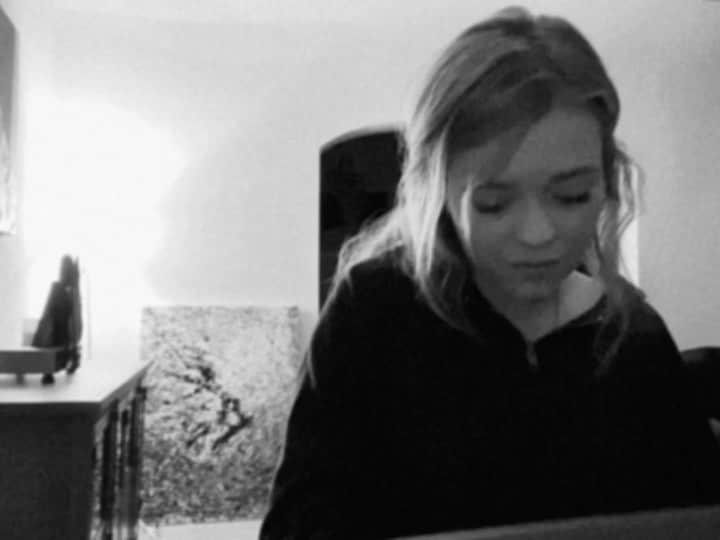 のインスタグラム：「my heart goes out to them. to you. hold the ones you love.」
