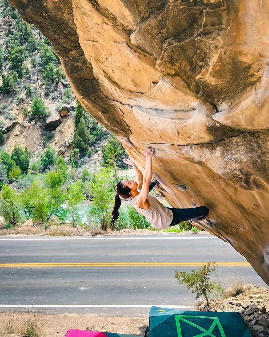 野口啓代のインスタグラム：「Joe's Valley🌵 Worst Case Scenario 7c  こちらも面白すぎる名作★★★ ワーストケースシナリオ/ 二段＋  左側の崖下の道路に落ちて、車が来たら･･･🚗💥 ってことですねw   はあ。。 オレンジ色の岩ってかっこよ🥹💕 色んなエリアの看板課題🪧登らせて貰えて大満足💯  photo by @routesetter & @professorok  ——————————————————————————— @au_official @raffinee_orientalbio @yushoku_inc @cowsoapcp @thenorthfacejp @lasportivajp @petzl_official  @newhale_japan @frictionlabs」