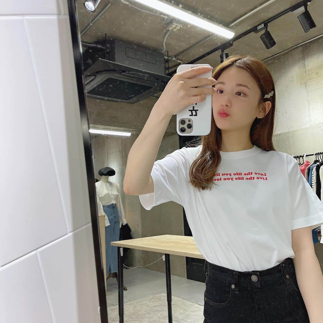 ひよんのインスタグラム：「💓💓  Tシャツいよいよ明日からです☺️👏 何度も何度もごめんね🥺😂 5/28〜6/6 お見逃しなく❤️  #ひよん #ひよん服 #クアンク #9unq」