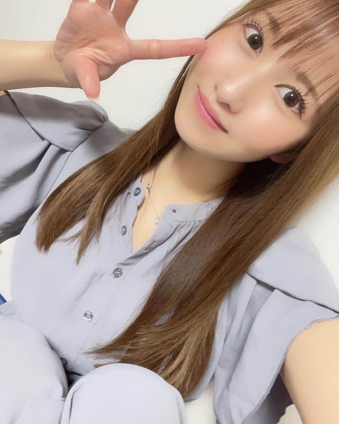 のインスタグラム：「. お肌以外すっぴんんん…🥺💦 . でも、 @futuro_eyelash さんで、 パリジェンヌラッシュリフトの まつ毛パーマをしていただいたので 奈々の逆さまつ毛ちゃんがパッチリっ☺️✨ . まつ毛がパッチリなおかげで、 マスカラもアイラインもアイシャドウも とにかくアイメイクは何もしていなくても、 目力があるの凄いっ☺️！！✨ . . いつも丁寧に綺麗に仕上げていただけて、 スタッフさんも優しくて有難い限りです🥺🥺🥺 . . もし、まつ毛パーマやマツエクなどに興味ある方は、 私の投稿を観たっと伝えると、 10%OFFにしてくださるみたいなので、 是非、 @futuro_eyelash さんに行ってみてねっ☺️✨ . . . . . . ❤️写真集『ビキニパークへようこそ』発売中❤️ . ❤️トレーディングカード発売中❤️ . . . #ミスFLASH2020  #アイドル  #idol #モデル #model  #童顔  #japanesegirl #japaneseidol  #asiangirls #asian #asianbeauty  #ig_japan #igers #picoftheday #lingerie  #童顔女子 #低身長女子 #低身長  #低身長コーデ #かわいいものが好き #ファッション #ファッションコーデ  #ヘアアレンジ #ヘアスタイル  #まつ毛パーマ #パリジェンヌラッシュリフト」