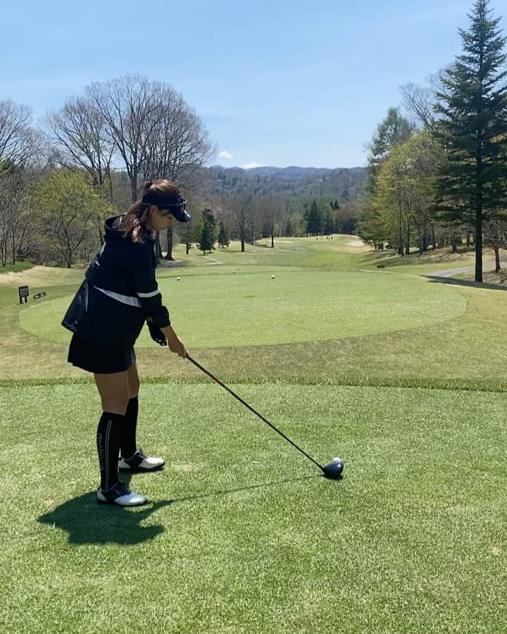 原田怜奈のインスタグラム：「gw in軽井沢 前半4アンダーだったのに 後半40打った1日でした🙃  もっともっと 振れるようになりたいです🤔  でも、 今日半年前のスイング見たら 別人化していて ちょっと嬉しくなりました🥺  これからも 成長を見てください🤭 . . . . . #女子ゴルフ #golf  #スイング改造」