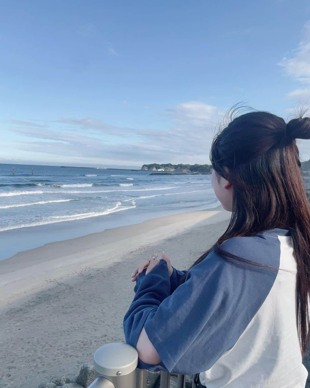 内山優花さんのインスタグラム写真 - (内山優花Instagram)「ㅤ 今年は海行けるのかな〜？👱🏽‍♀️🌺  夏はいつも焼けまくってたけど 高校生になってから、日焼け止め塗ったり日傘さしてみたり頑張ってます。笑」5月27日 20時55分 - yuka3l7