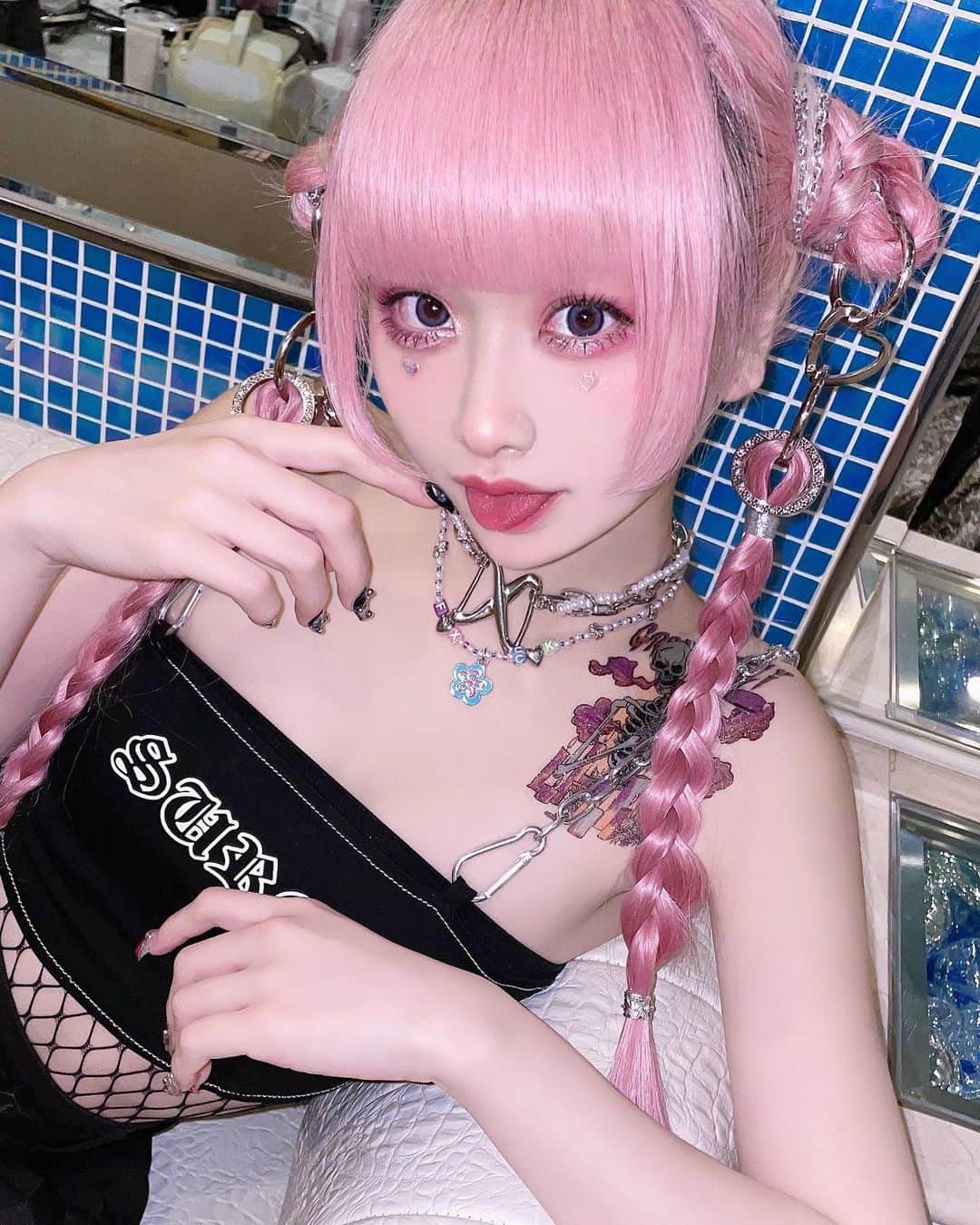いちさんのインスタグラム写真 - (いちInstagram)「つよいの好き?  #idol #cosplay #cosplayer #cosplaygirl #japanesegirl #girl #selfie #instagood #hightone #maid #pinkhair #highlighthair #twins #twintail #fff #lfl #l4l #ハイライトカラー #アイドル #派手髪」5月27日 20時55分 - ichi_7cos