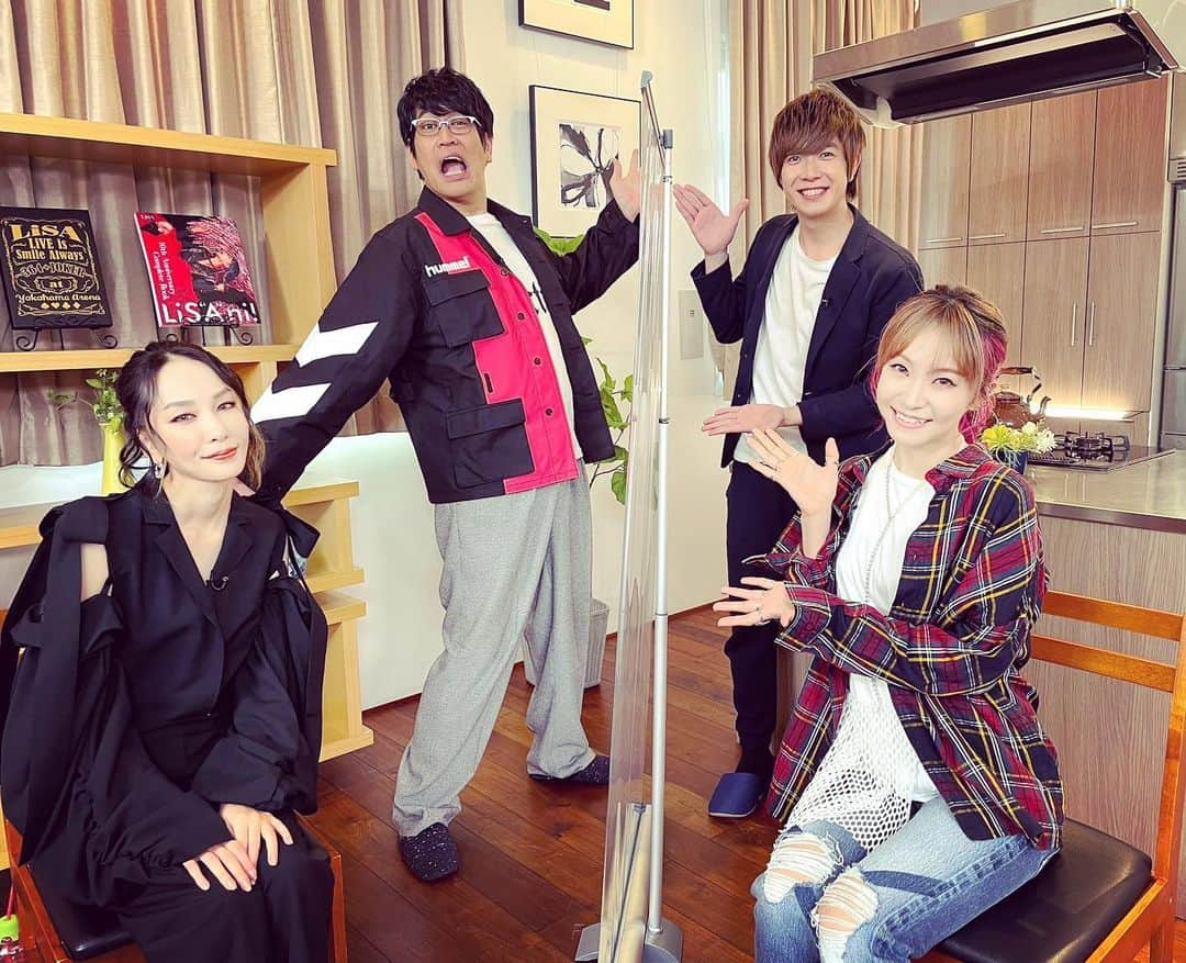 LiSAさんのインスタグラム写真 - (LiSAInstagram)「明日5/28 放送のROOMICは、中島美嘉さんと初対面‥😳❤️❤️❤️う、嬉しい‥！！🥺❤️ めちゃめちゃ緊張したけれど大好きなアレのお話をさせていただいたり、嬉しいお言葉をいただいたり、、、😳❤️すてき‥🥺❤️絶対みたくださいー！📺 RT 🏠ROOMIC🏠 📺中京テレビ📺 5/28（土）24:55-25:55 📱Locipo📱 https://locipo.jp  3人のシンガーソングライターがLiSAの部屋に遊びに来るよ🎵  #中島美嘉 #秦基博 #小山田壮平 #LiSA #古坂大魔王 #田村侑久 #ボイメン #ROOMIC」5月27日 21時04分 - xlisa_olivex