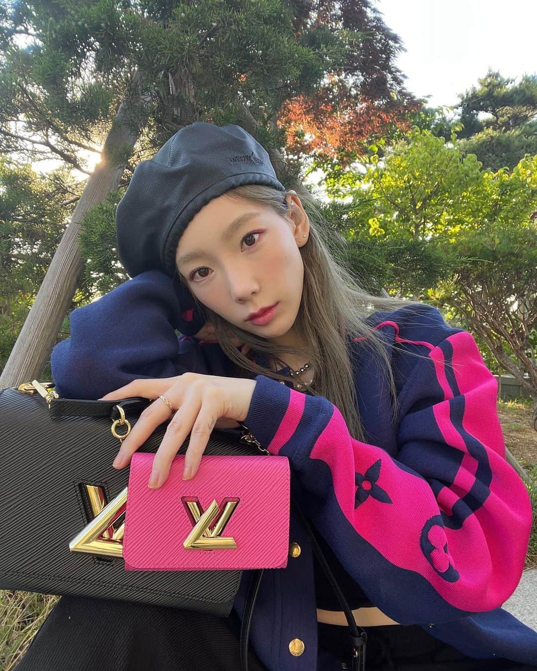 テヨン のインスタグラム：「LVLvLV💖 @louisvuitton #광고」