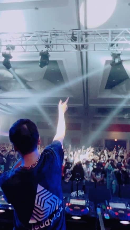 TeddyLoidのインスタグラム：「▲ 🇺🇸CHICAGO ▲  Fly free and high.  #acen2022」