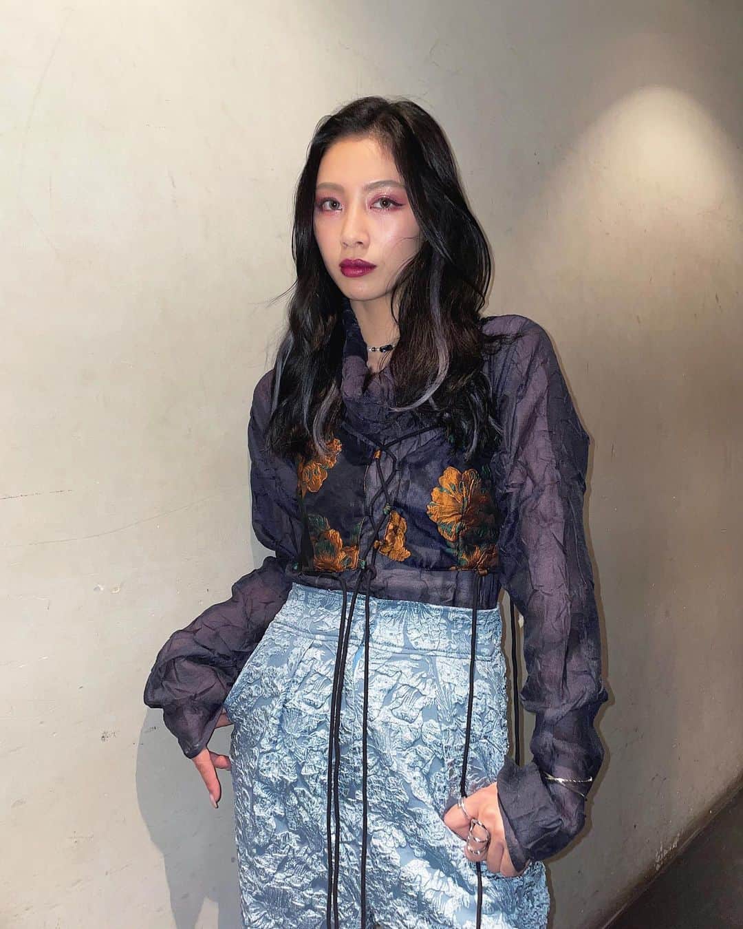 honoka のインスタグラム：「久しぶりにソロLIVEでした❤️‍🔥 どしゃぶり予報が奇跡的に晴れたよー！ 来てくれたみんなありがとお♡♡♡  衣装は全身 @vivamus_official ですん ひびきありがとうっ🥹  そしてそして  明日はいよいよツアーファイナル🔥 早いなぁ、、、、 めちゃめちゃたのしみ、、、、 今日寝れるかなぁ、、、、」