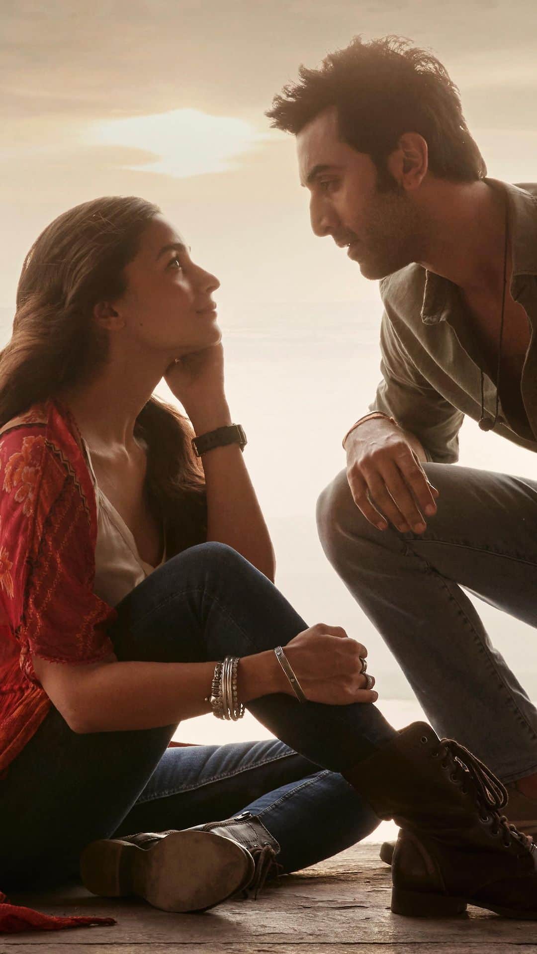アリア・バットのインスタグラム：「#Kesariya becomes #Kumkumala 🧡 Enjoy the teaser you have loved so much, in Telugu, with love and pride 🔥  Brahmāstra Part One: Shiva comes to cinemas on September 9th  @brahmastrafilm」