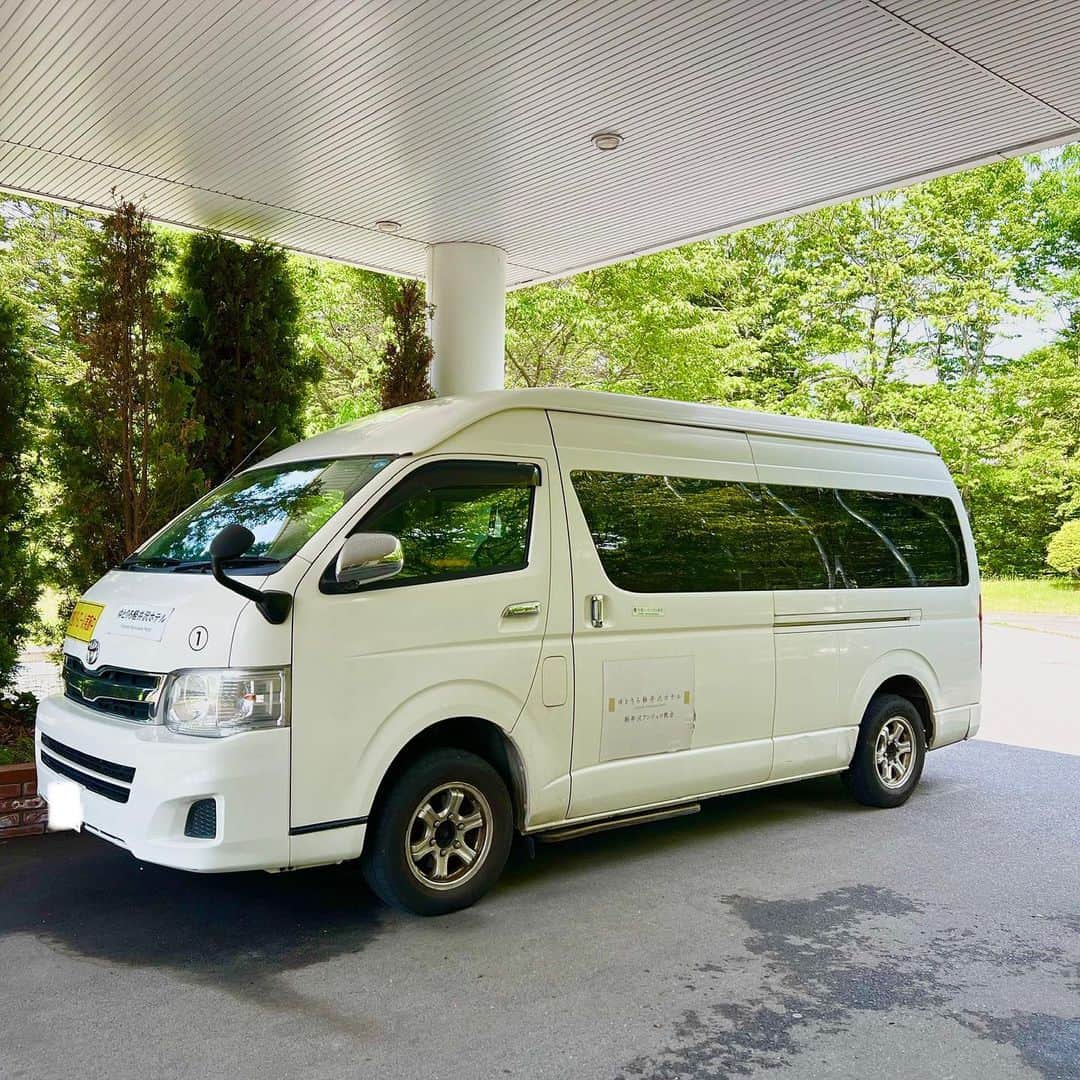 Yutorelo Karuizawa Hotelさんのインスタグラム写真 - (Yutorelo Karuizawa HotelInstagram)「こんにちは！ ゆとりろ軽井沢ホテルです！  当館は、 SDGｓの「住み続けけられるまちづくりを」の活動として 軽井沢町の安全を持続可能にするため 送迎車に「防犯パトロール」を貼っております🚗 ³₃ 4月から実施しているこちらの活動は、 送迎業務にからめて地域の安全を目指しております！  皆様もSDGsの取り組みにご協力頂けますと幸いでございます🍀   #ゆとりろ軽井沢ホテル  #軽井沢  #rvsdgs取り組み  #私たちのsdgs🌎  #住み続けられるまちづくりを」5月27日 13時54分 - yutorelo_karuizawa