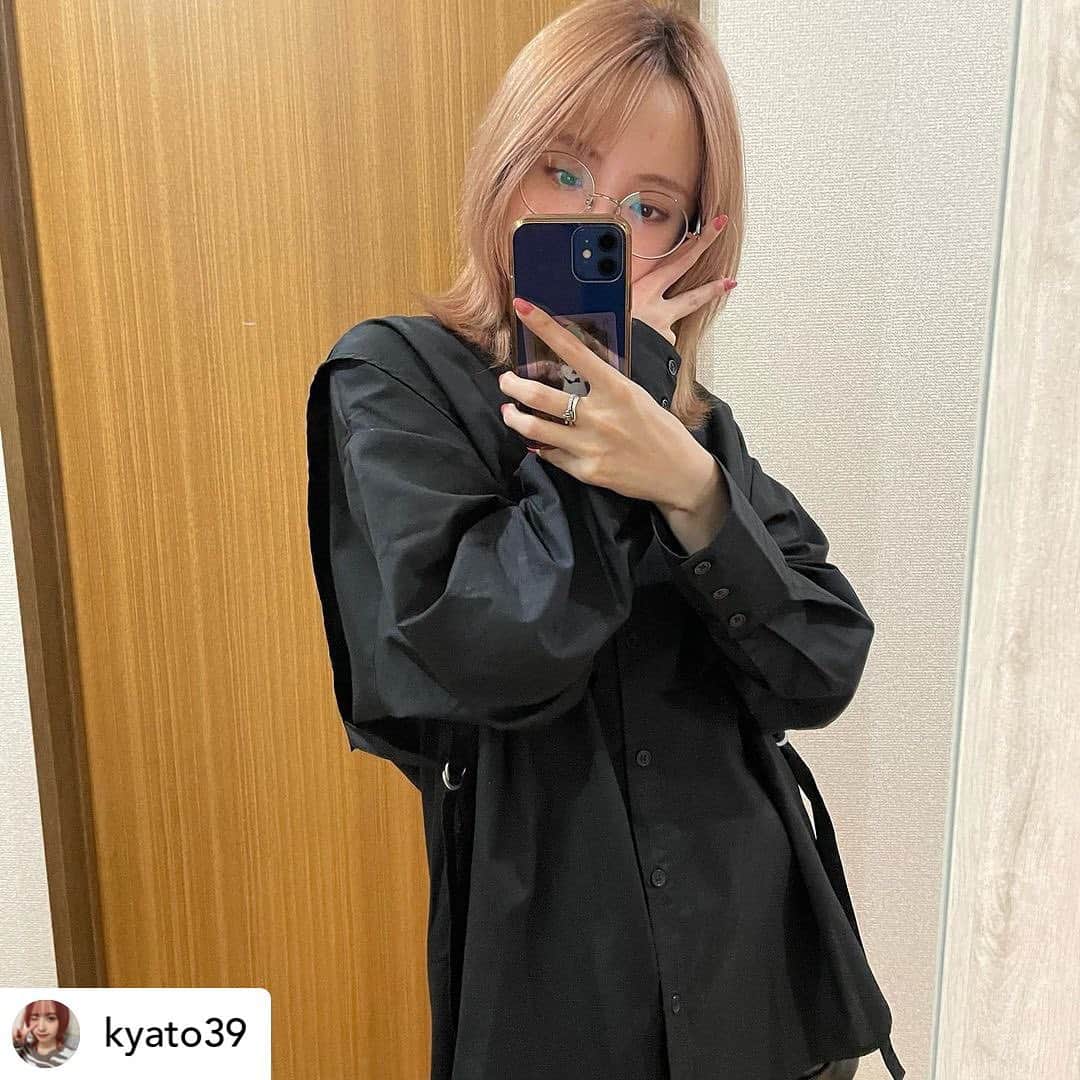 GRLさんのインスタグラム写真 - (GRLInstagram)「【👆画像をタップすると購入できるよ👆】  @__mashustagram_ さん  @naaanase.h さん  @akko1202akko さん  @kkk.08.kkk さん  @aozora723 さん  @kyato39 さん  にGRL商品着用して頂いております💕  ありがとうございます✨  .  @grl_official  #グレイル #grl  #プチプラ #ootd #fashion #プチプラコーデ #outfit #ファッション #可愛い #かわいい #コーデ #コーディネート #cute #大人カジュアル #カジュアルコーデ#GRL購入品#グレイル購入品#購入品  #ストライプシャツ #フレアスカート #ジョガーパンツ  #おうち時間 #おうちコーデ」5月27日 15時00分 - grl_official