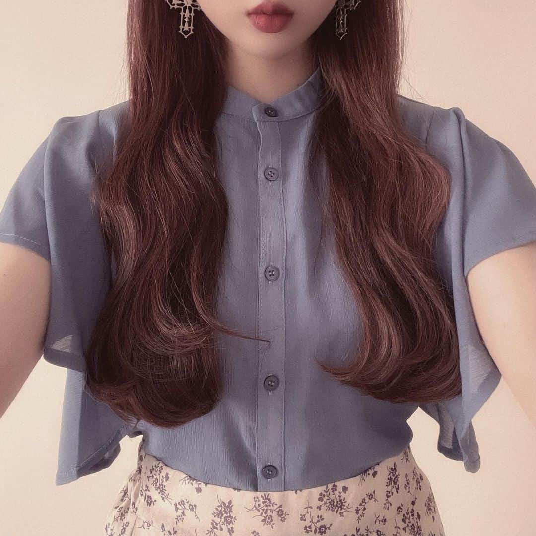 GRLさんのインスタグラム写真 - (GRLInstagram)「【👆画像をタップすると購入できるよ👆】 @30mmio 着用ありがとうございます✨ . @grl_official #グレイル #grl #プチプラ #ootd #fashion #プチプラコーデ #outfit #ファッション #可愛い #かわいい #コーデ #コーディネート #cute #大人カジュアル #カジュアルコーデ#GRL購入品#グレイル購入品#購入品 #フリルスリーブ #ノースリーブブラウス」5月27日 16時03分 - grl_official