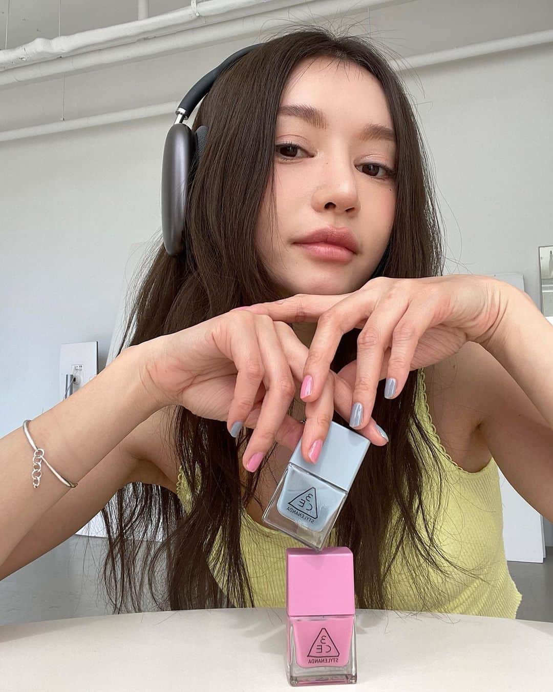 パク・ソラのインスタグラム：「Nail day😛💚 #3ce」