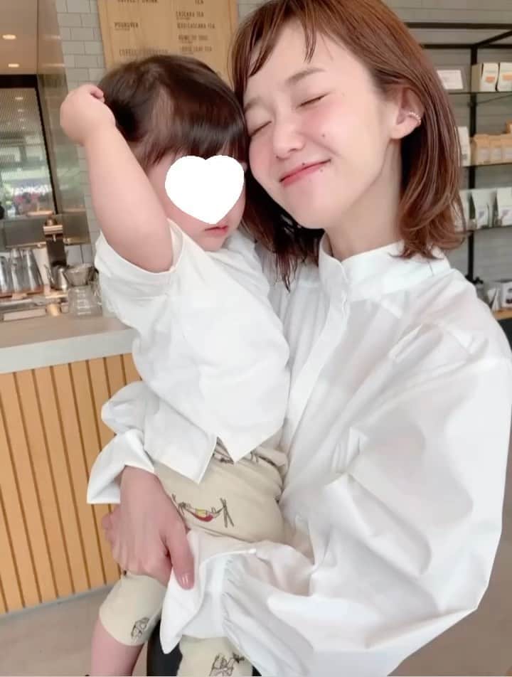 萩中ユウのインスタグラム：「もうこんなに重くなってる🥺と抱っこするたびに毎回驚くよ 赤ちゃんのままでいて〜〜  #次女」