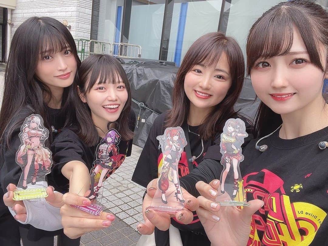 根岸愛のインスタグラム：「🧜‍♀️💝🧜‍♀️ . #D4FES_ALLIN 明日明後日よろしくです🥰 新発売のアクスタ 可愛すぎて辛い🥺💕 Merm4idは今日も元気！ #D4DJ #Merm4id #アクスタ #D4DJグッズ #グッズ #アクリルスタンド #松山ダリア #富士急 #コニファーフォレスト」