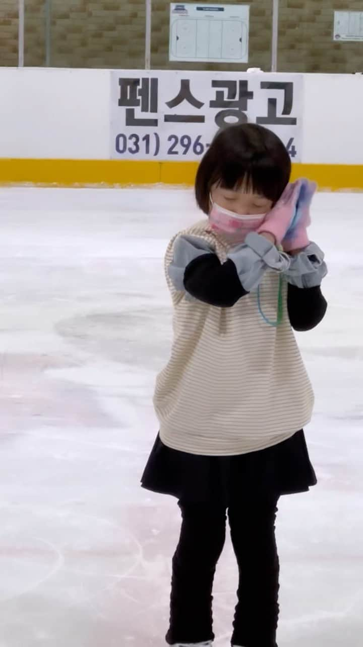 レベッカ・キムのインスタグラム：「👼🏻preparing for her first competition🥹😍」