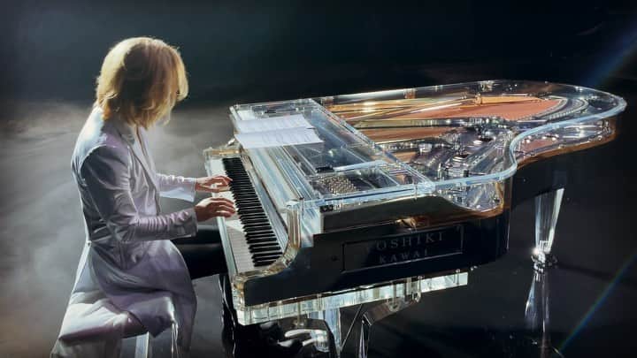 YOSHIKIのインスタグラム：「Practicing the piano.. 練習中。  Yoshiki  @RealGold_XY 全国販売 開始 https://c.cocacola.co.jp/real_xy/  #yoshiki #リアルゴールドXY #XY #RealGoldXY #RealGoldX #RealGoldY #コカコーラ #cocacola #xjapan #piano #ピアノ #NothingIsImpossible」