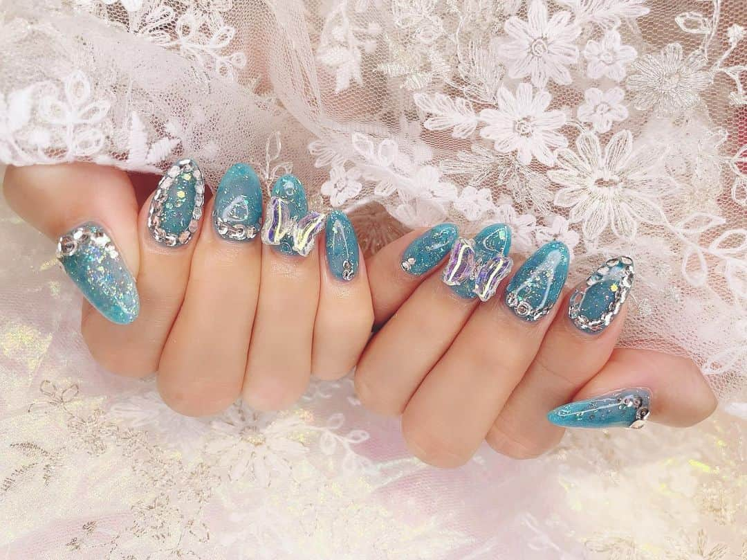 明日花リナさんのインスタグラム写真 - (明日花リナInstagram)「水色ネイル🦋🌈  ぷるんってしててかわいい💎  #ritsnail#リッツネイル#かわいい#ネイル#夏ネイル#パーツ#蝶々#nail#キラキラネイル」5月27日 17時30分 - rina7701