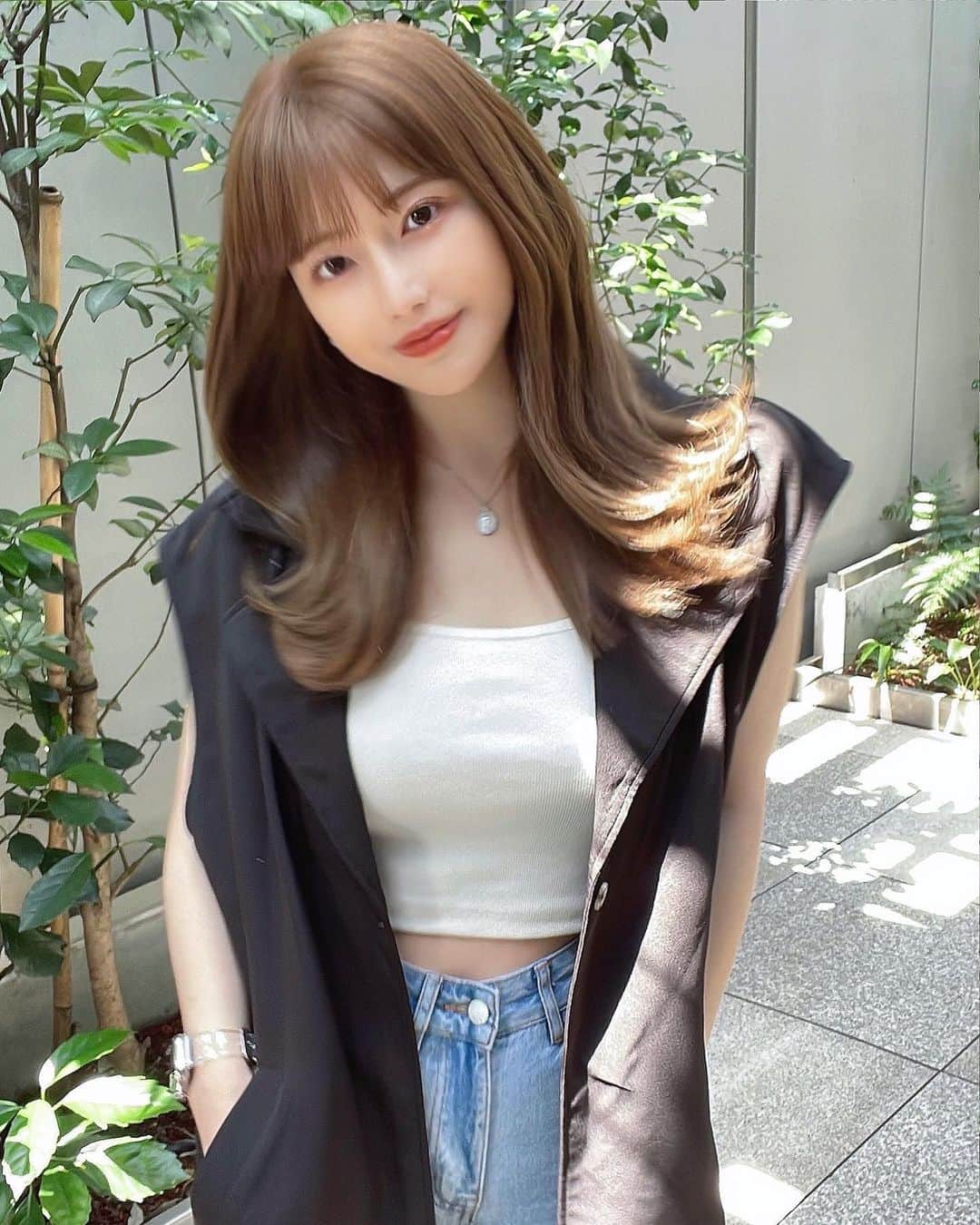 のインスタグラム：「3wayコート🧥 . ⁡ 上を脱ぐと1枚目みたいにジレになって 羽織ると2枚目みたいにトレンチコートになって ジレを取ると3枚目みたいなミニ丈アウター♡ ⁡ 天候で服装が分からなくなる梅雨の時期に 1つは持っておきたい便利なitem ！ ⁡🏷 @asknowasplus   #レイヤードマルチウェイトレンチコート ⁡______ #asknowasplus #3wayコート #梅雨コーデ #レイヤードコーデ #トレンチコート #ジレ #大人コーデ #雨の日コーデ #クロップド丈コート #セミロング #ベージュカラー」