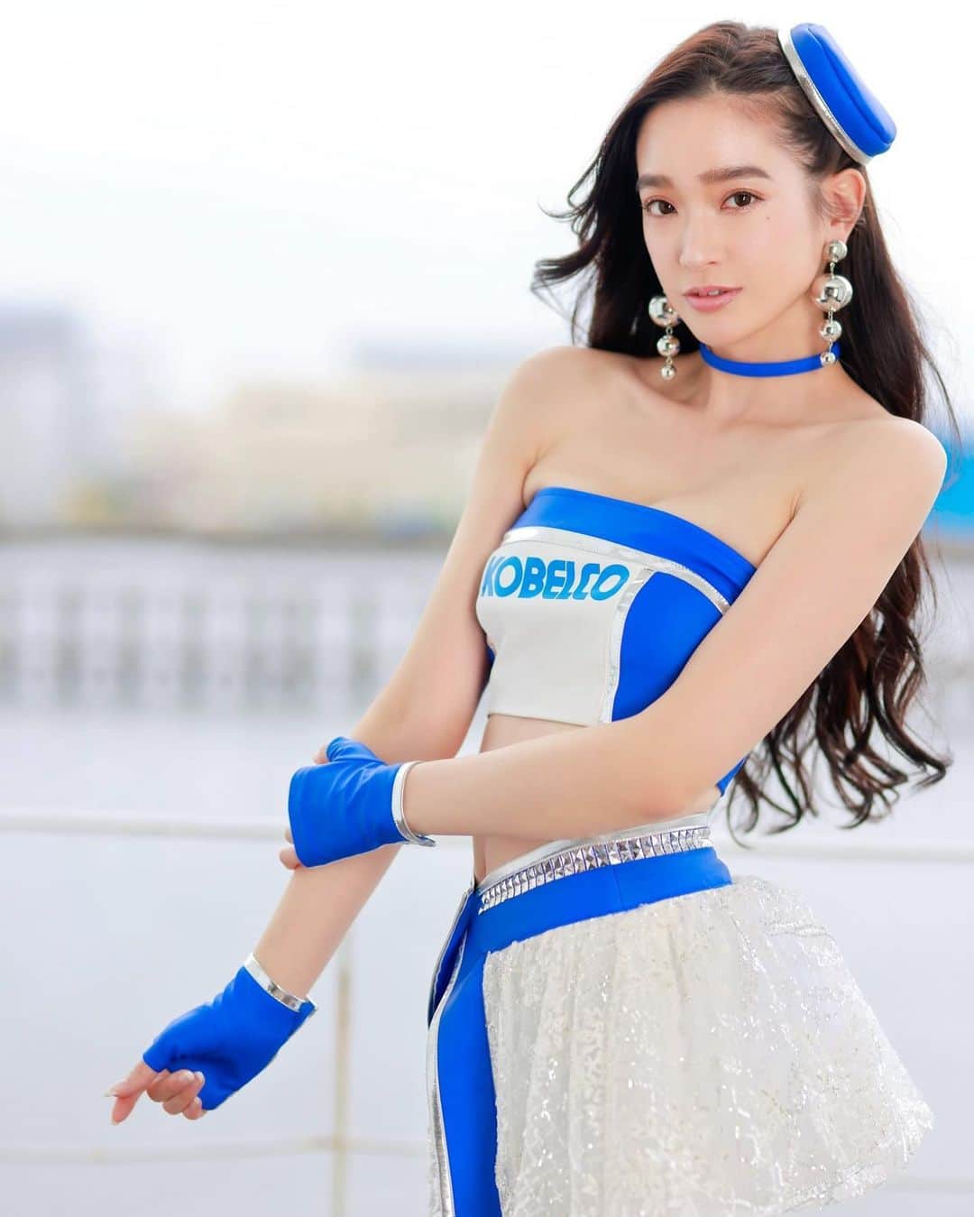 太田麻美のインスタグラム：「明日からは、SUPER GT Rd,3鈴鹿🏁  チームの本拠地に近い鈴鹿✨ 今回ステージはありませんが、久しぶりにKids PIT Viewingの復活はとても嬉しいですね☺️ 表彰台獲得出来ますように✨ 鈴鹿戦もTGR TEAM SARDへ熱い！熱い！応援を！是非是非是非宜しくお願いします💙❤️  【タイムスケジュール】  5/28(土)予選日🏁 9:25~11:10 SGT公式練習 11:26~11:29 レースクイーンPR動画撮影 11:20~11:30 SGT FCY TEST 12:30~13:15 PIT WALK 14:45~14:55 ノックアウト予選Q1 (300 A)  15:03~15:13 ノックアウト予選Q1 (300 B)  15:18~15:28 ノックアウト予選Q1 500  15:38~15:48ノックアウト予選Q2 300  15:56~16:06ノックアウト予選Q2 500  17:40~18:10 Kids PIT Viewing  5/29(日)決勝日🏁 9:25~9:45 SGTドライバートークショー 9:50~10:35 PIT WALK 12:30~12:55 SGTドライバーアピアランス 13:10~13:30 ウォームアップ走行 13:30~14:30 SGTスタート進行 13:30~14:30 SGTスタート進行 14:30~SGT Rd.3 鈴鹿 決勝 52Laps   表彰式  #racequeen #rq #supergt #supergt2022 #costume #tgrteamsard #kobelco #kobelcogirls #レースクイーン #コスチューム #夏コス #夏コスチューム #スーパーgt #コベルコガールズ」