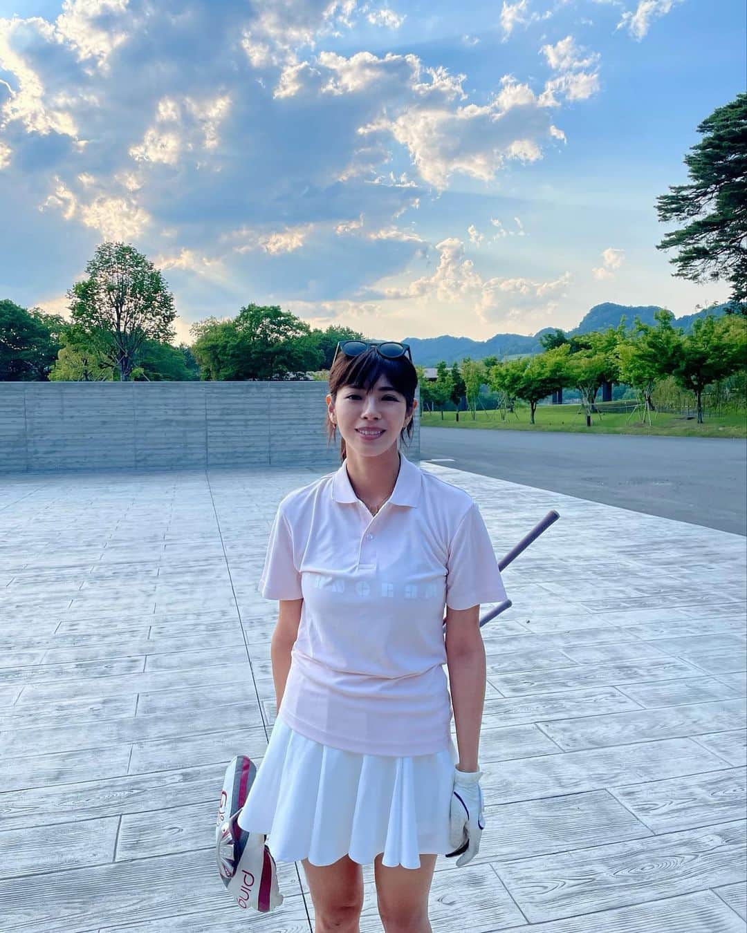 わちみなみのインスタグラム：「YouTube更新しました🌿  Active wear の紹介してます✨  写真は、ベスト更新した日⛳️ ハーフ43で自分でもびっくりした🐶🥹✨  #youtube  #골프웨어 #골프 #벙커 #골프스윙 #골프레슨 #골프패션  #골프사랑 #ゴルフ　#ゴルフ女子コーデ　 #高尔夫」