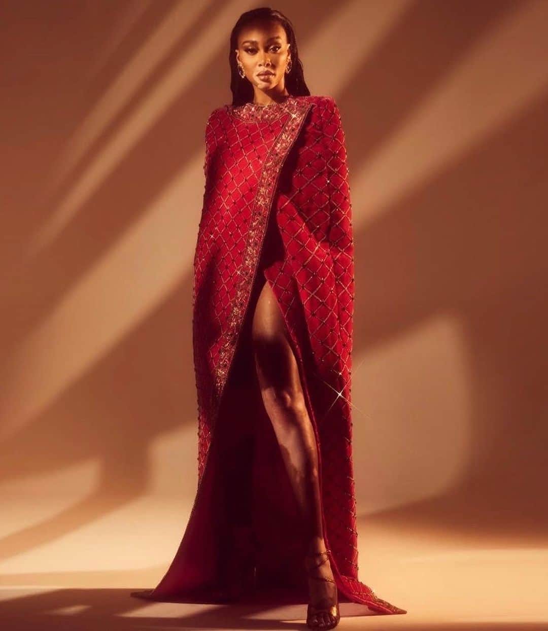 August Gettyのインスタグラム：「@winnieharlow is wearing  Vibration I from the TINITUS collection.  Cape in French silk velvet “velours de Lyon” withhand embroidered gold bullion thread and Swarovskicrystals. Embroideries are reminiscent of “Black-work”, an elegant, monochrome form of embroiderythat was traditionally used to decorate clothingaccessories such as caps, collars, cuffs and sleevesthroughout Europe in the 16th and 17th centuries.」