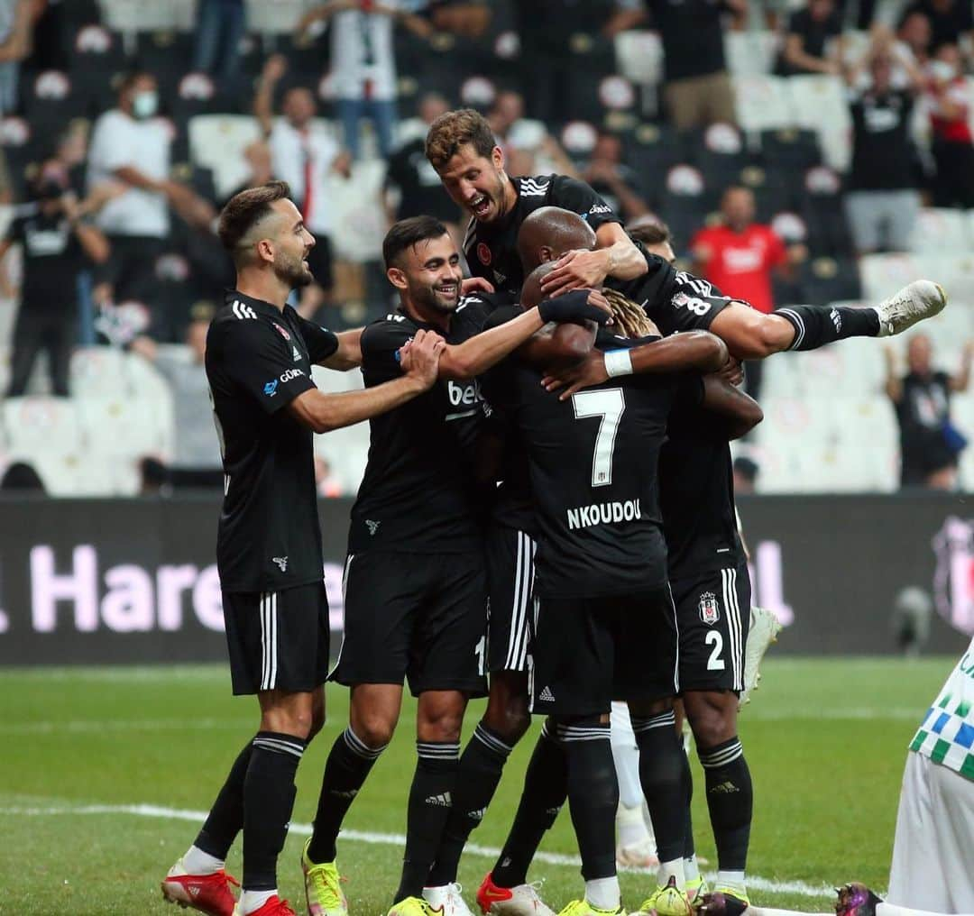 サリフ・ウチャンさんのインスタグラム写真 - (サリフ・ウチャンInstagram)「🦅 @besiktas 2021/2022 @ibfk2014 🦉」5月27日 23時14分 - salihucan48