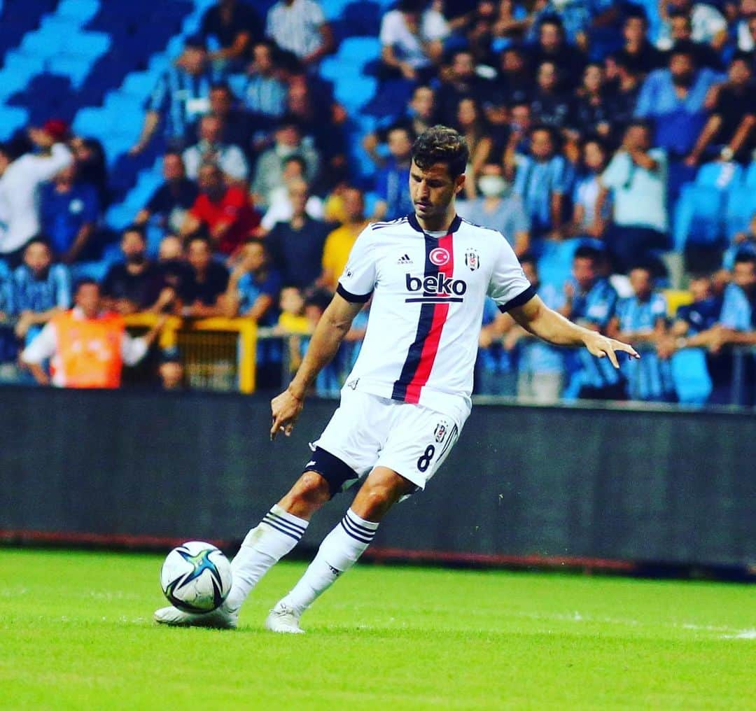 サリフ・ウチャンのインスタグラム：「🦅 @besiktas 2021/2022 @ibfk2014 🦉」