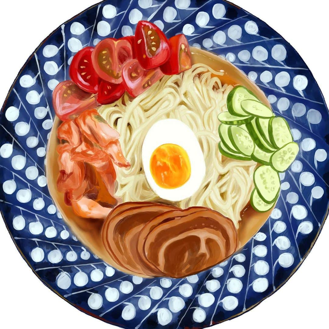 山森めぐみのインスタグラム：「麺類が心から好き。 一年中美味しい麺がないか探し回っている気がする。 最近ほんとムシムシしてきたことだし、これは冷たい麺シーズン到来でしょ。ということで、冷たい麺に特に目を光らせています。  今年また必ず取り寄せるのはこちらのふたつ。 とはいえ、ちゃんとした盛岡冷麺はこちらの丸萬さんのが初なので、ぴょんぴょん舎とか有名どころのも取り寄せて味比べしてみようかなー！  ああ、それにしてもダイエットしてるから麺が1玉しか食べられないのが辛い。 代わりにたくさんOKそうな具を載せまくって楽しもうと思います。 ササミとかゆで卵とか冷たい麺と相性いいしね。   #丸萬 #岩手 #お取寄せ #盛岡冷麺 #龍亭 #仙台 #冷やし中華 #涼拌麺 #絵日記 #フードイラスト #foodillustration」