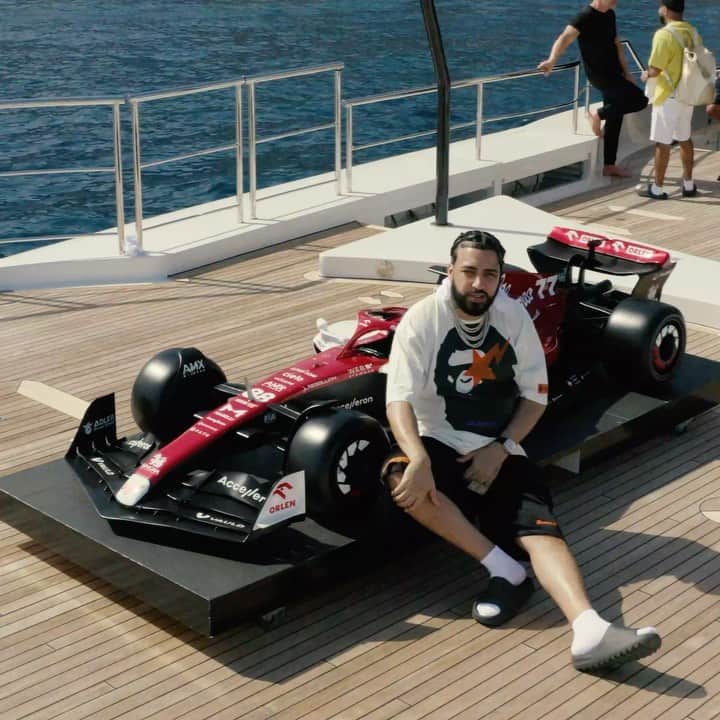 フレンチ・モンタナのインスタグラム：「I ain’t tryin to bump in to nooobody this Memorial Day weeknd  Too much going on  🏎F1 on the yacht  GRAND PRIX」