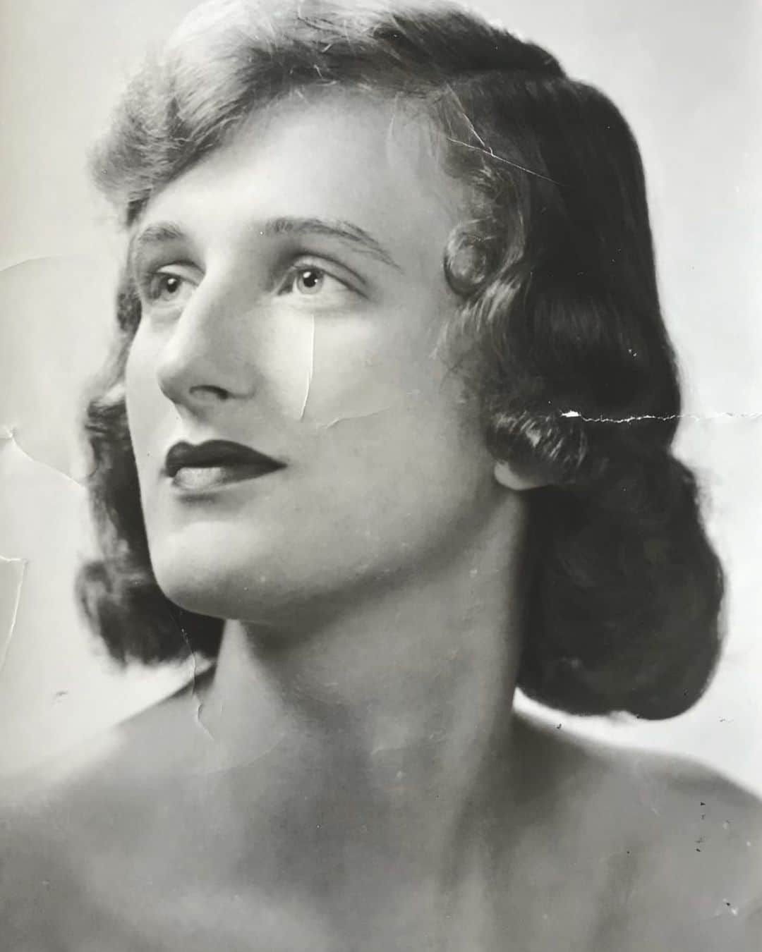 ハイレイ・ロード・ボールドウィンのインスタグラム：「Yesterday at 5:52pm my beautiful Grandma Carol Baldwin, the matriarch of the Baldwin family completed her journey here on earth. Today I celebrate her, the life she lived, and the legacy she leaves behind. We love you. 🤍🕊」