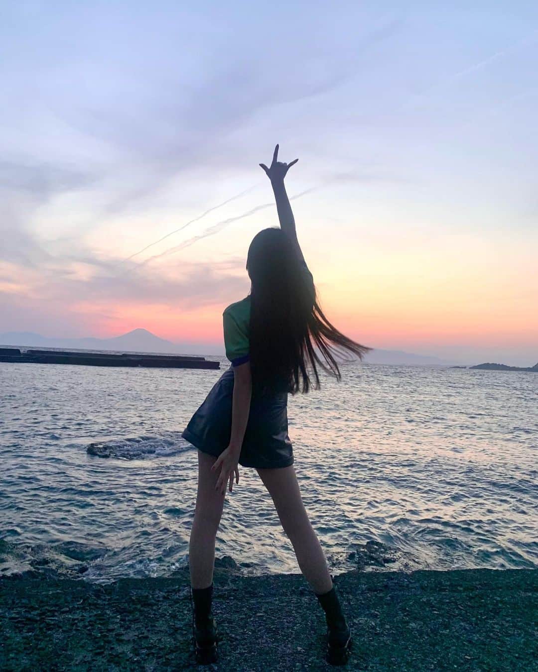 天翔天音のインスタグラム：「‪𓂃 𓈒  🌅💛  #天翔天音 #海 #夕焼け #夏コーデ #ocean #05 #sjk #jk2 #amanetensho #teen #ootd #asiangirls#model」
