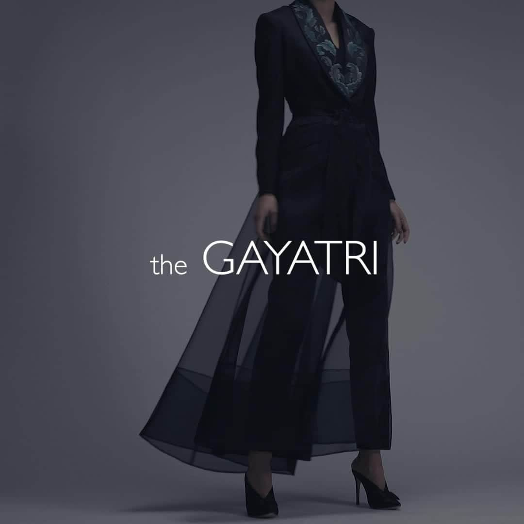 ハンツマンのインスタグラム：「Discover the Gayatri. The jewel that crowns the entire collection, this stunning full-length semi-sheer gilet-style bodice can be added over the jacket with an easy-tie belt that extends from the bottom of the jacket to form a train. You will fall in love with the lightness and fluidity of this look, and the way this bodice moves as you walk. Part of the Huntswoman of Tomorrow collection. Visit LinkInBio for more!  @kitty_su @ethicalera Photographs by @nicktydeman Video by @miriam.strong  #huntswomanoftomorrow #ladiesbespoke #womenstailoring #womenswear #luxuryfashion #huntsmansavilerow #ethicalera #sustainablefashion #sustainability #ethicalfashion」