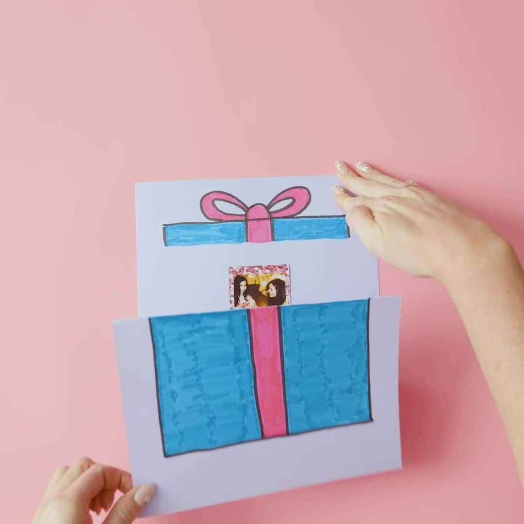 Fujifilm Instax North Americaのインスタグラム：「We present to you… a personalized Instax DIY card! 🎁⁠ .⁠ .⁠ .⁠ #DontJustTakeGive⁠ #GiveSomethingReal⁠ #InstaxMiniFilm⁠ #Confetti⁠」