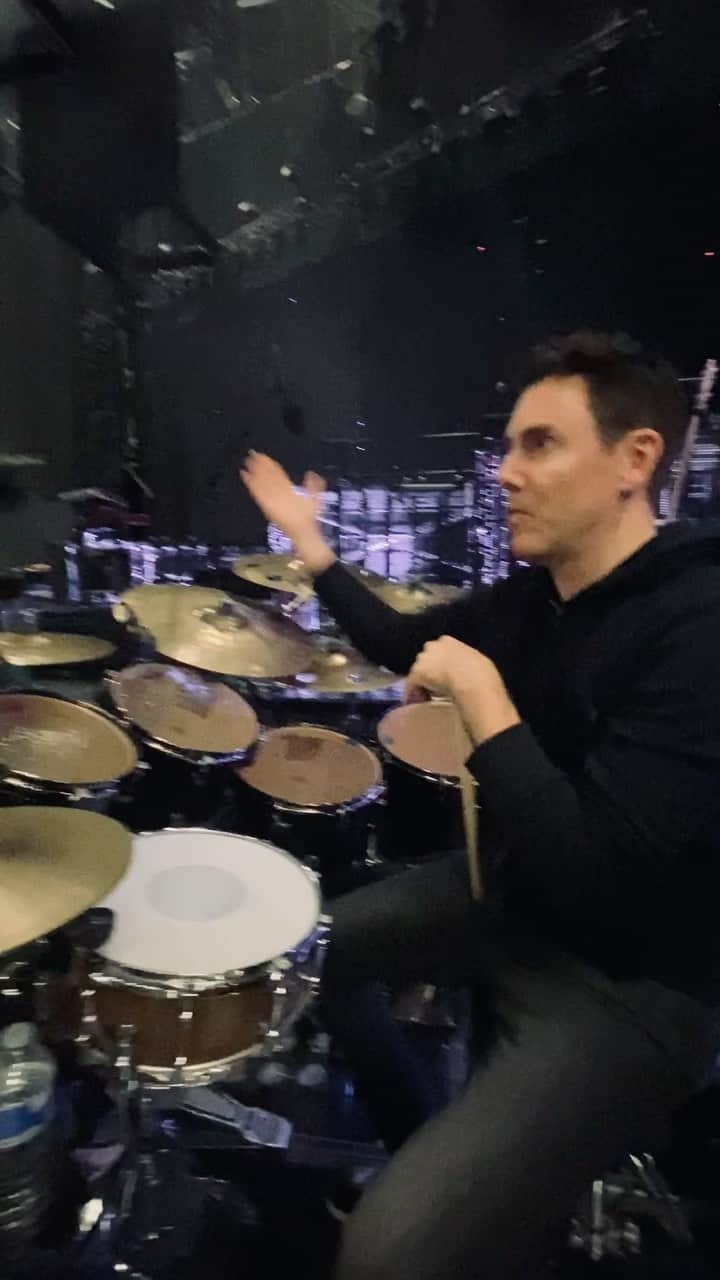 The Scriptのインスタグラム：「Tonight in Glasgow we’re celebrating Talk You Down 🙌🏻 Here’s @glenofthepower’s drum tutorial 🥁 #TalesFromTheScriptTour」