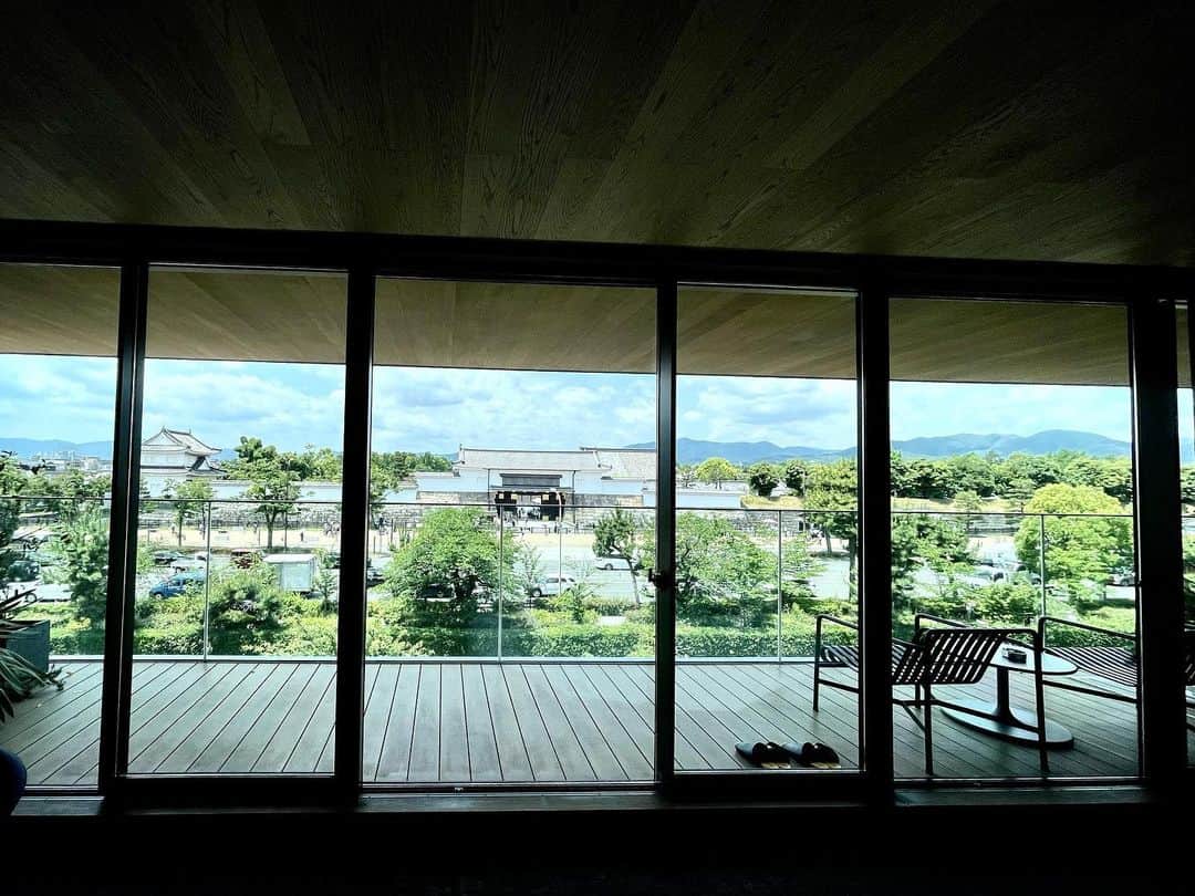 伊藤直樹さんのインスタグラム写真 - (伊藤直樹Instagram)「もうすぐインバウンドが京都に戻ってくるので、いまのうちに奮発して、いいホテルに泊まってます。3年前オープンでピーク時はいまの倍の値段だったらしいです。二条城ビューがすごい @hotelcanatakyoto  #京都　#kyoto #二条城　#世界遺産　#nijyocastle  #japan」5月28日 15時50分 - naokiitoparty