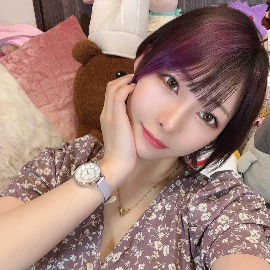 えっちゃんさんのインスタグラム写真 - (えっちゃんInstagram)「. 珍しく時計🦋 . . .  @oliviaburtonjapan のキラキラ時計💖 ひさびさに女子ーなワンピ着た☺️ 🛍@hms_watchstore  . .  #オリビアバートン #オリジョ #オリビア女子 #oliviaburton #oliviaburtontokyo #腕時計 #アクセサリー #pr」5月28日 9時43分 - ecchan_bom2