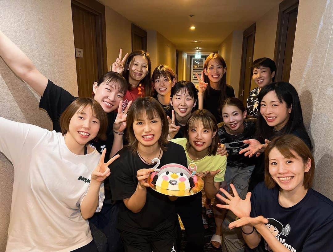 福島由紀のインスタグラム：「Happybirthday!!!🤍  だいぶ遅くなりましたが、、、 こんなにたくさんお祝いしてもらえてわたしは幸せです🙇‍♀️´‐ 本当にありがとうございました🥰🌈  みんなスタバとかいっぱいありがとうꉂ🤭   #Happybirthday  #お祝い  #うれしすぎる   #幸せ  #感謝  #みんなありがとう」