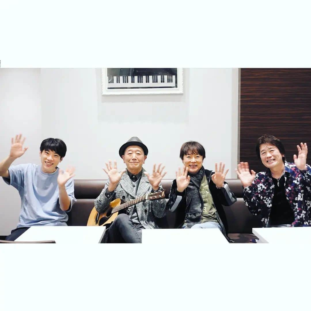 横山だいすけのインスタグラム：「【歌のお兄さんズ in Nagoya】🎤 お兄さんズでコンサートやります✨  久々になってしまいましたが、YouTubeを更新しました🎶 お兄さんズからのメッセージです😀 ぜひご覧ください⭐  【公演概要】 歌のお兄さんズ　ファミリーコンサート in Nagoy ◆開催日時 2022年6月5日(日) ①開演12:30 ②開演15:30  ◆会場 #愛知県名古屋市公会堂   ◆出演者 #かしわ哲 ／#坂田おさむ ／#速水けんたろう ／横山だいすけ #増田太郎 ／#栗リコーダーカルテット（サポートゲスト＝#安宅浩司 ） 司会：#林家まる子  ピアノ伴奏：#杉本優子   * * * #横山だいすけ #だいすけお兄さん #YouTubeはじめました #YouTube #子育て #教育 #知育 #童謡 #音楽 #歌のお兄さんズ #お兄さんズ #歌 #みんなで遊ぼう #みんなで歌おう  #音楽好きな人と繋がりたい #follow」