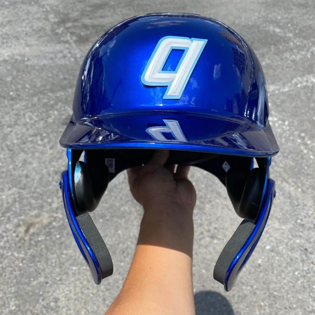クーニンズさんのインスタグラム写真 - (クーニンズInstagram)「ヘルメットを新調しました。 広島の佐々木くんに塗装してもらい NPBレベルの輝き…✨  打席でかぶるのが楽しみ♫  #草野球 #唯一かもしれない #ヘルメにこだわるチーム」5月28日 17時19分 - qoonin