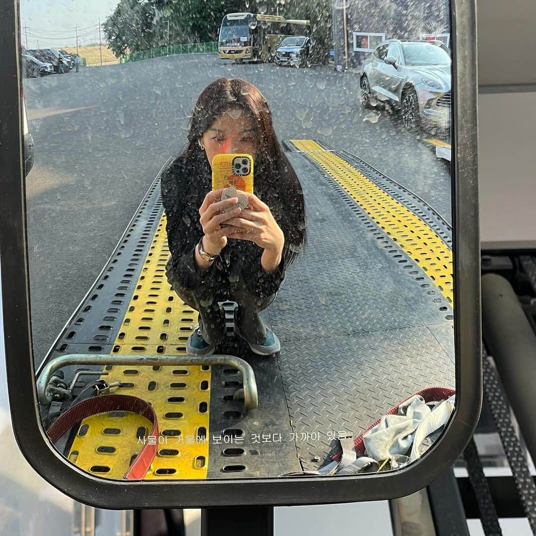 イ・チョンアのインスタグラム：「저는 보이는 것 보다 여러분 가까이에 있숴여 🚧」