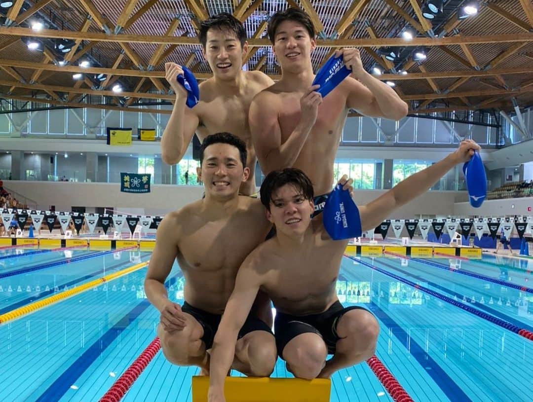井狩裕貴のインスタグラム：「やっと出た 800mフリーリレー 6’59.29 短水路日本学生新記録🇯🇵  2回目のチャレンジで、僕だけタイム落としたけど、みんなが上げてくれたからなんとか更新。ありがとう。僕が抜けても、さらに更新してね🔥  #KDU #BIGBLUE #勝たなおもろない #近大のお家芸 #8継 #ROADTO #INTERCOLLEGE2022 #FUKUOKA2023 #PARIS2024」