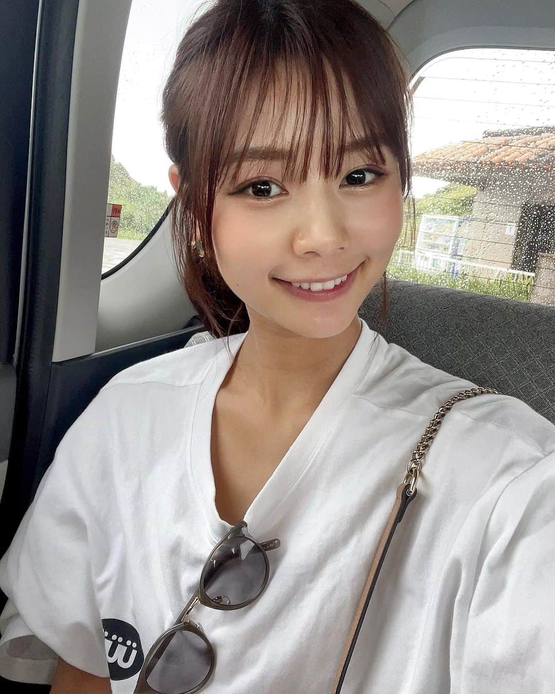 杉浦みずきのインスタグラム：「. 最近のお肌事情〜✨✨ 見ての通りもうすでにこんがり焼けていますが、笑 肌の調子はよいです！😂 この前 @unelimit_hana さんに初めて乳酸菌ピーリングして頂きました💕 ピーリングは何度かしたことあるけど、乳酸菌は初めてで、良いと聞いていたからずっと気になってたのですが、、 めっちゃ自分の肌に合ってた！🥺 ほんとにツルツルになった！ しかも肌に優しくて負担がないみたい 定期的に通おうと心に決めました😂💪 自分に合う肌メンテナンス見つけると嬉しいよね ・ ・ @unelimit_official  @unelimit_hana  #乳酸菌ピーリング  #ピーリング」