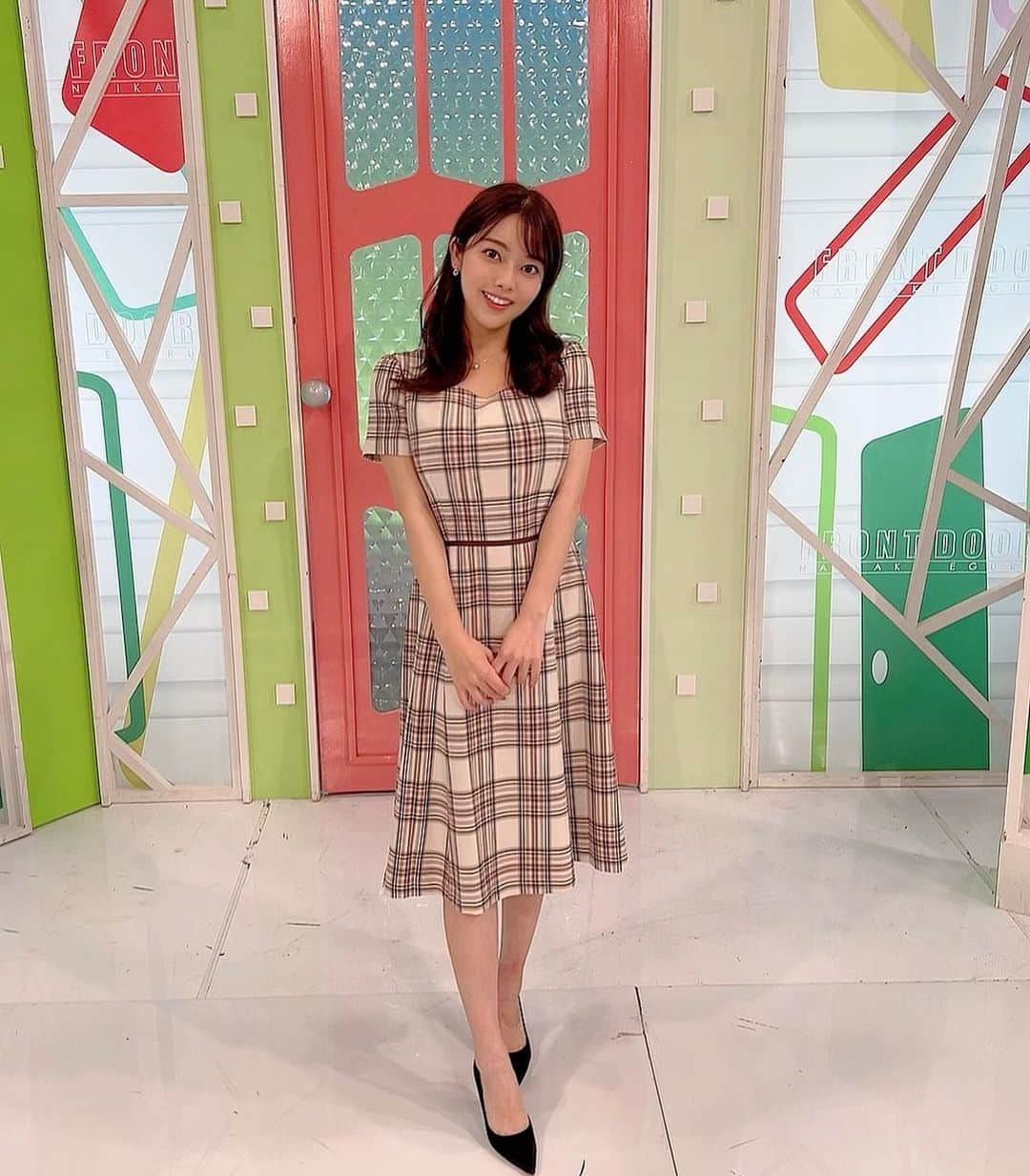 八幡美咲のインスタグラム：「フロントドアでした☺️🌸  今日のカープ特集は マクブルーム選手✨  衣装はRcawaii(@rcawaii )です。  #アナウンサー衣装」