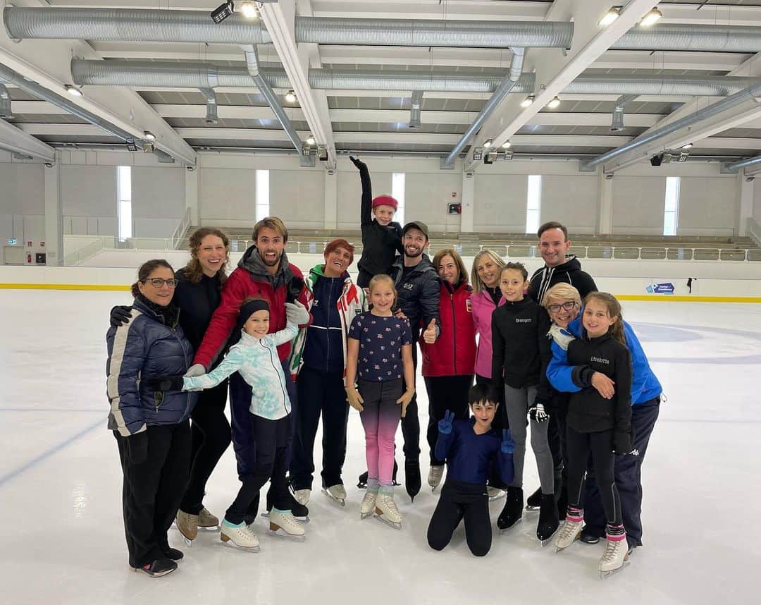 アグネス・ザワツキーさんのインスタグラム写真 - (アグネス・ザワツキーInstagram)「What a great week for our skaters, thank you @icelab_official and all the fantastic coaches for opening the doors and letting us come train with you! ⛸ ✨」5月28日 19時52分 - agnes_zawadzki