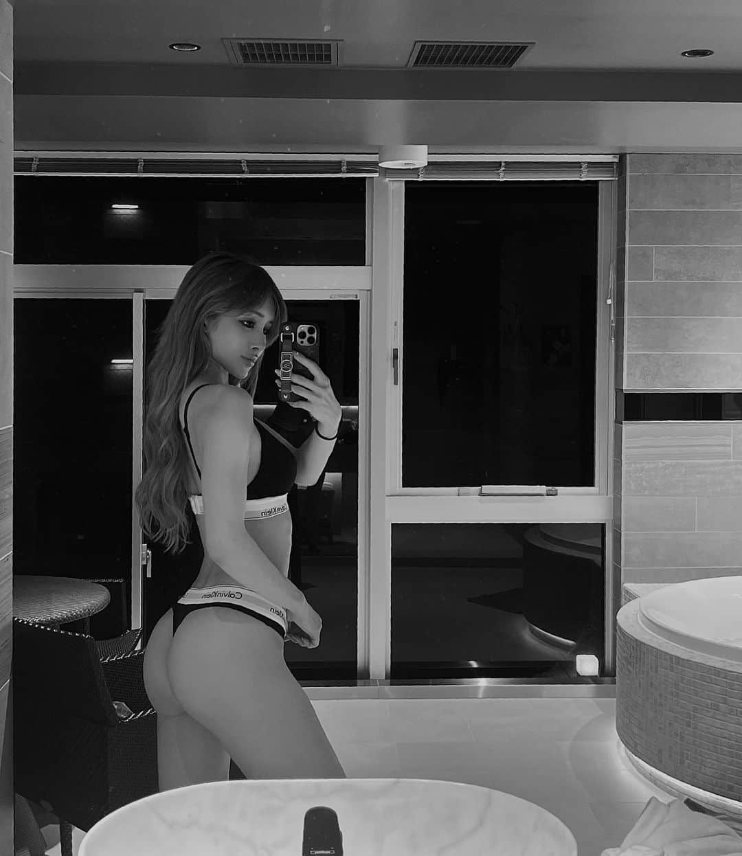 のインスタグラム：「Ledian spa @ledianspa でサウナに覚醒して最近は夜だけじゃなくて朝もサ活🫶🏻💓  個室にサウナ・水風呂・シャワーブース・外気浴のバルコニー完備で、整い倒せる24時間営業のラグジュアリーなスパです🧖🏼‍♀️❤️‍🔥  サウナ→水風呂の繰り返しでトレーニングで追い込んだ身体が生き返る！🥰  レンタル水着もアメニティも無料で使えて、男女利用も可能です！✨  皆さんもサウナ好きですか？🥺💓」