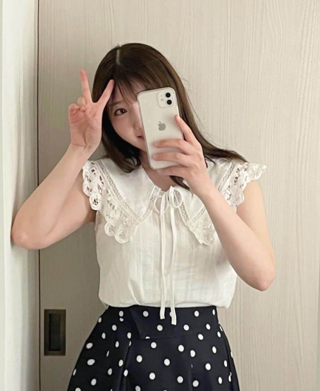 橘珠里さんのインスタグラム写真 - (橘珠里Instagram)「✌︎ ✌︎ ✌︎ ꙳⋆  暖かい日が増えて、肌を出す機会も多くなってきましたね!  女性専用脱毛サロン『銀座カラー』では、「顔・VIO付きの全身脱毛　6回＋医療脱毛1回 が 月額1,900円」という、ハイコスパの脱毛プランがあります✧  脱毛してあると楽にきれいなお肌が保てるので良いですよね ✌︎ ⸝⋆  公式アカウント➪ 『@ginzacalla_official』 URLから、無料カウンセリングのご予約・キャンペーン詳細のcheckできます⋆͛  #銀座カラー #脱毛 #全身脱毛 #顔脱毛 #callaPR #素肌美容 #ムダ毛処理 #すべすべ肌 #ノースリーブ #肌見せ #肌見せコーデ #夏服コーデ #美肌 #ginzacalla」5月28日 20時40分 - jurinu